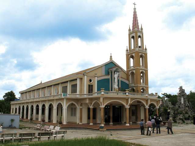 tan_phu_church.jpg