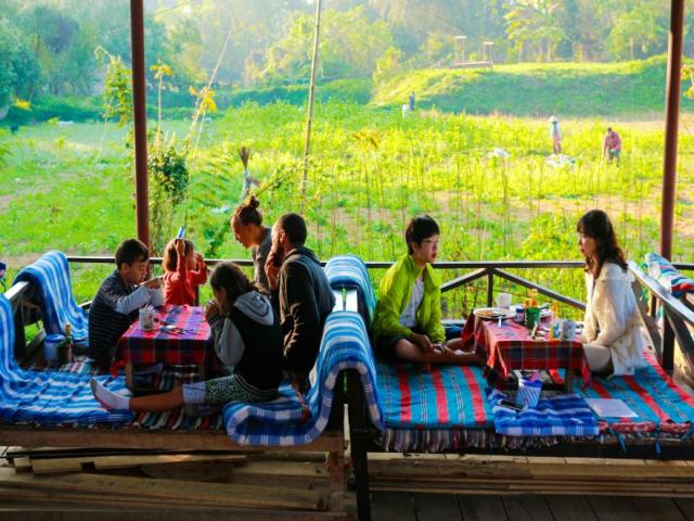 vang_vieng_family_travel_0.jpg